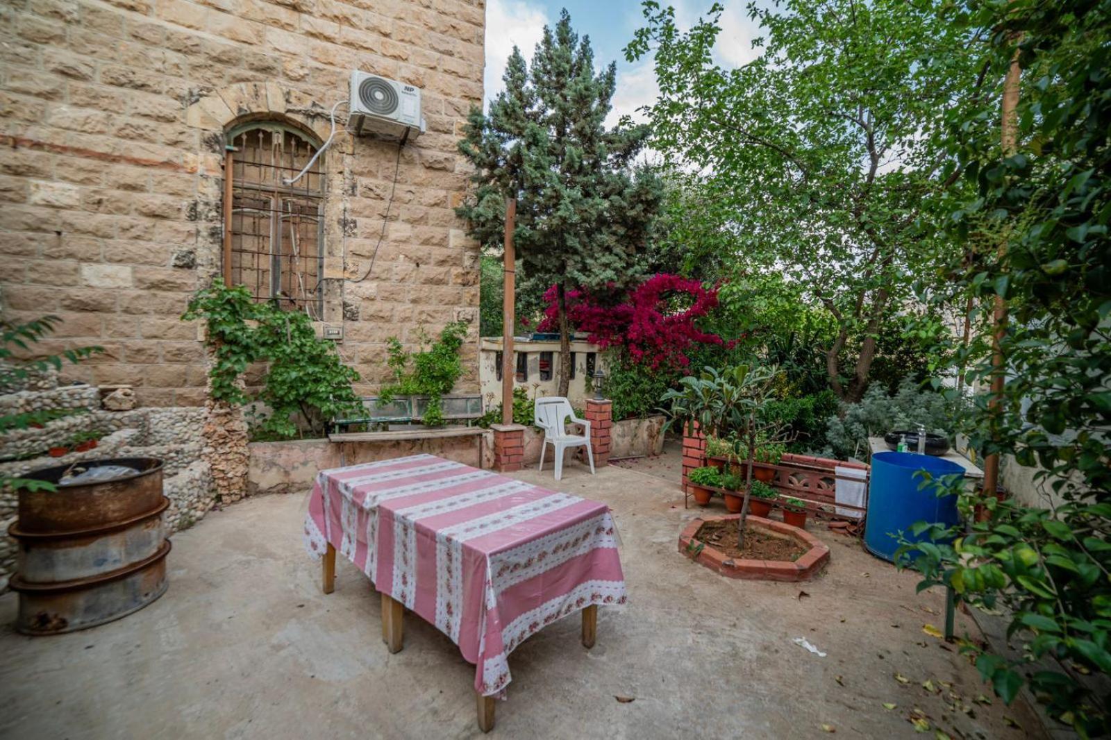 Central House With Beautiful Garden Apartment Amman Exterior photo