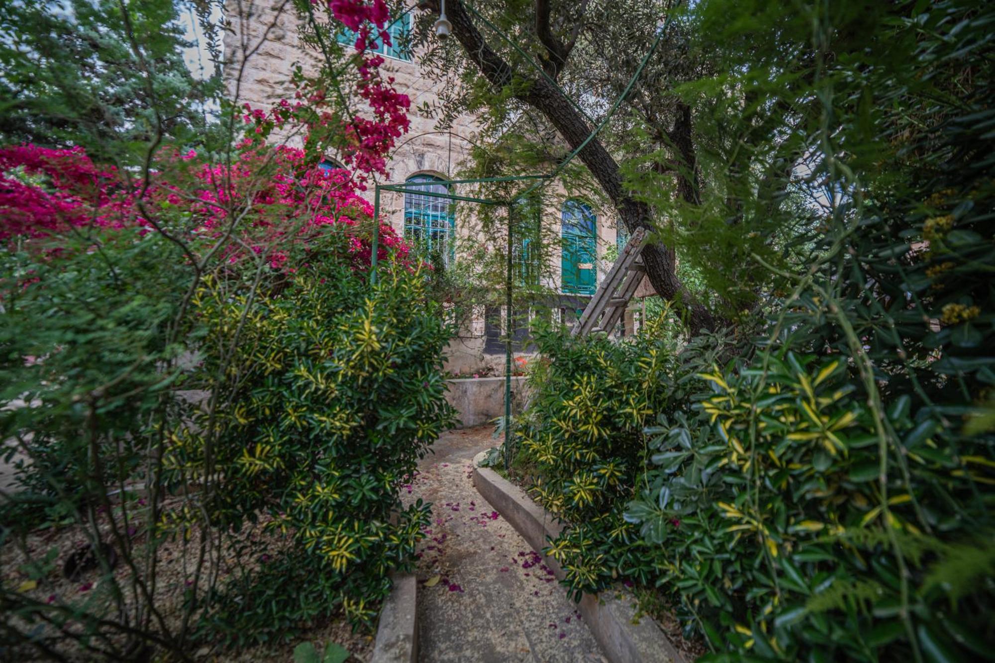 Central House With Beautiful Garden Apartment Amman Exterior photo