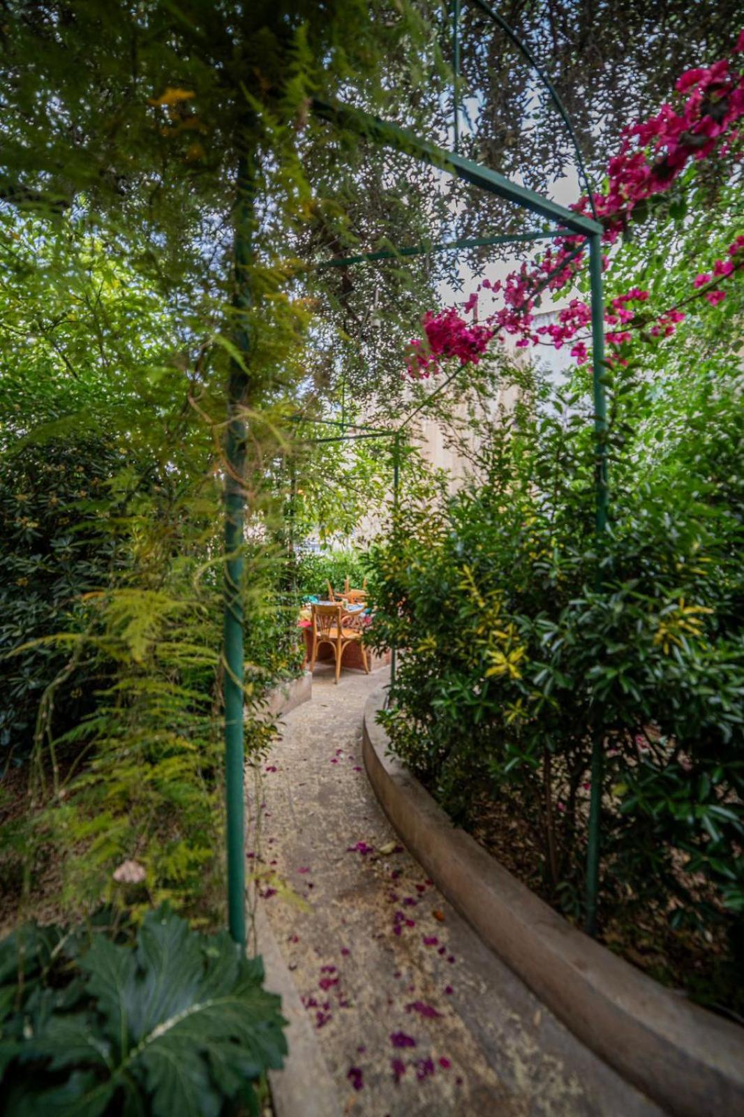 Central House With Beautiful Garden Apartment Amman Exterior photo