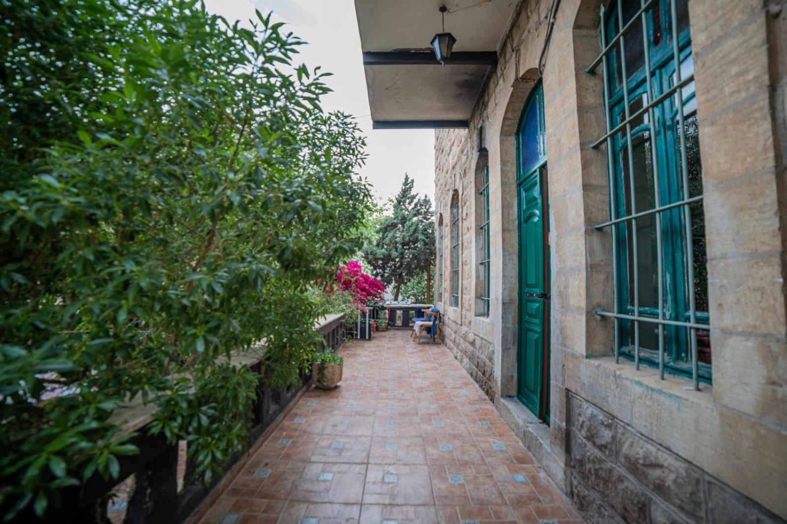 Central House With Beautiful Garden Apartment Amman Exterior photo